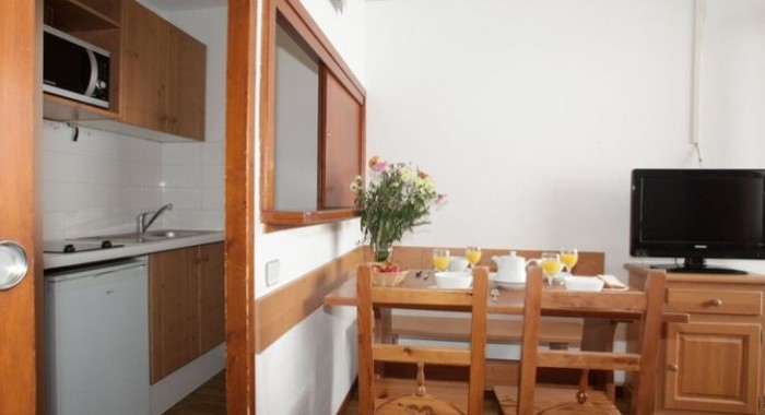 Hameau du Borsat Apartment, Tignes ski chalet, image 6